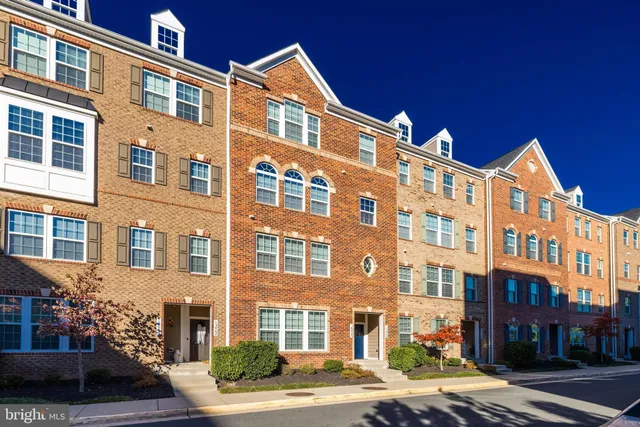 $2,950 | 13660 Endeavour Drive, Unit 20C, Herndon, VA 20171