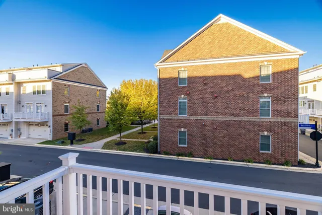 $2,950 | 13660 Endeavour Drive, Unit 20C, Herndon, VA 20171