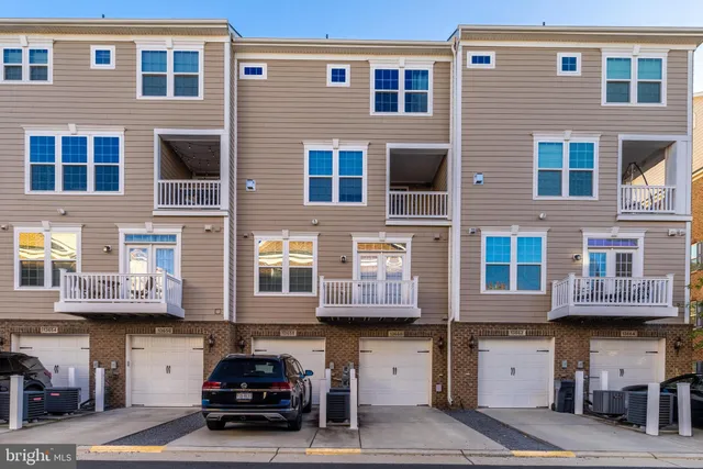 $2,950 | 13660 Endeavour Drive, Unit 20C, Herndon, VA 20171