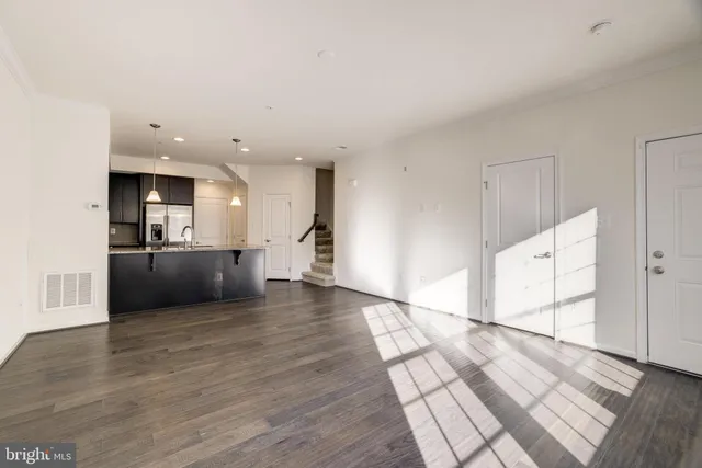 $2,950 | 13660 Endeavour Drive, Unit 20C, Herndon, VA 20171