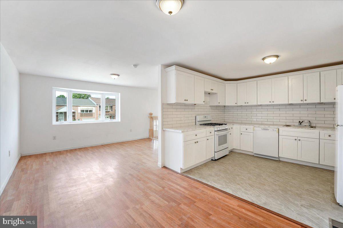 11931 Farwell Road Philadelphia, PA 19154 - Photo 4 of 18 Gallery Image 4