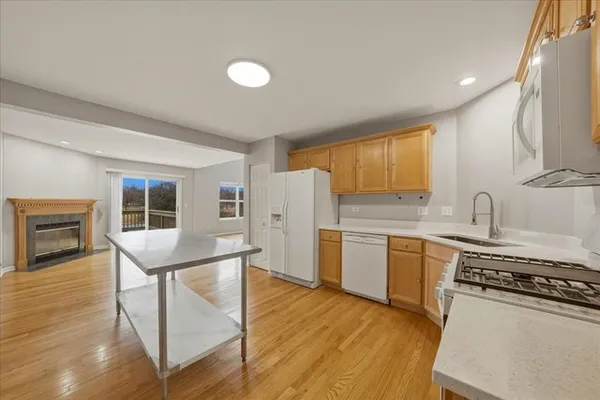 $2,900 | 3385 St Michel Court, St. Charles, IL 60175