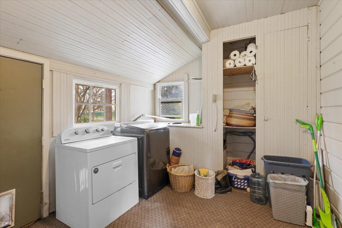 3072 Griffin Creek Road Medford, OR 97501 - Photo 34 of 56 33-CI_3630