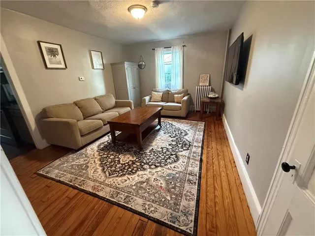 $2,500 | 25 West Narragansett Avenue, Unit B, Newport, RI 02840