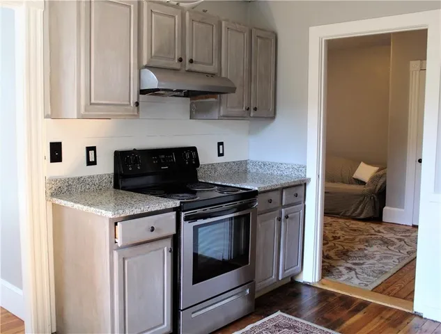 $2,500 | 25 West Narragansett Avenue, Unit B, Newport, RI 02840