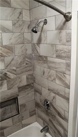 $2,500 | 25 West Narragansett Avenue, Unit B, Newport, RI 02840