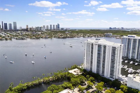 $1,249,999 | 17301 Biscayne Boulevard, Unit 1704, North Miami Beach, FL 33160