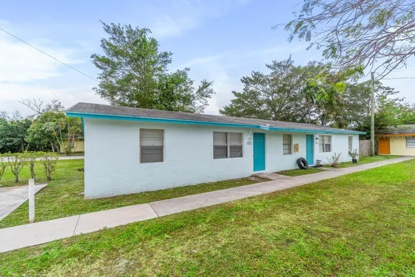 $2,200 | 4915 Gulfstream Road, Lake Worth, FL 33461