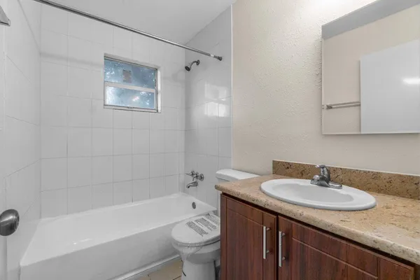 $2,200 | 4915 Gulfstream Road, Lake Worth, FL 33461