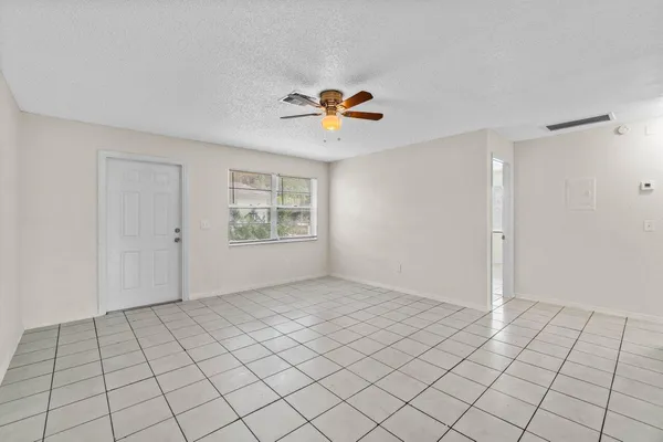 $2,200 | 4915 Gulfstream Road, Lake Worth, FL 33461