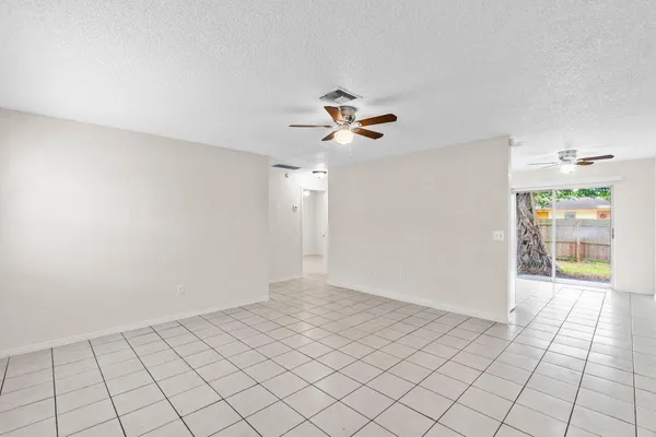 $2,200 | 4915 Gulfstream Road, Lake Worth, FL 33461