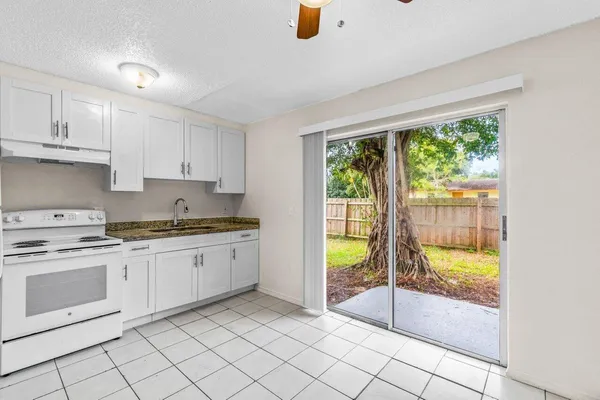 $2,200 | 4915 Gulfstream Road, Lake Worth, FL 33461