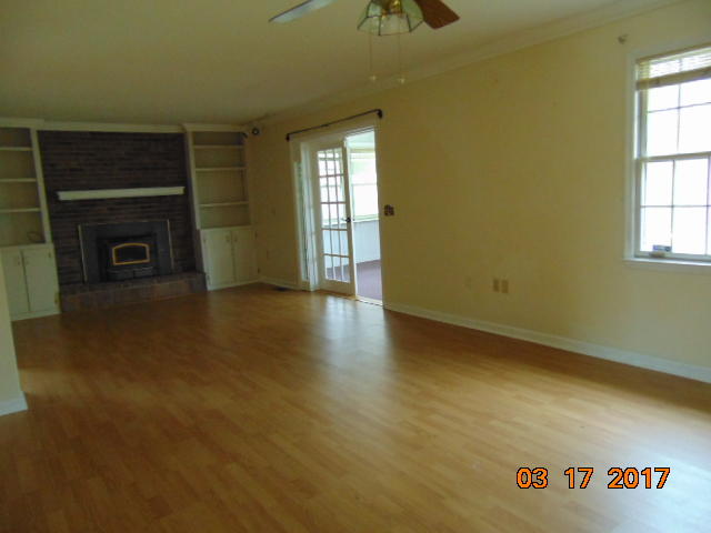 409 Engel Road Loudon, TN 37774 - Photo 10 of 18 living room