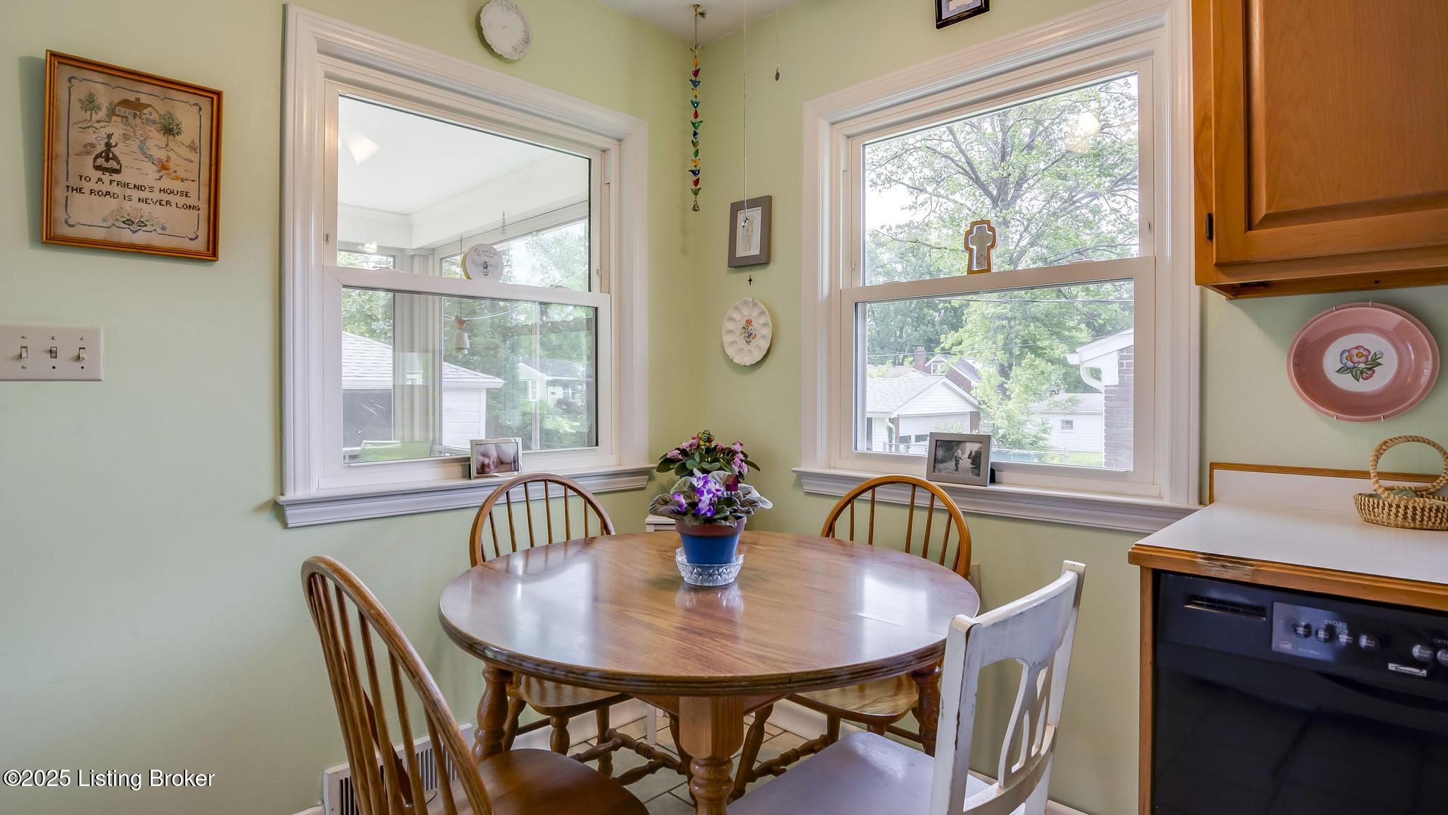 321 Bramton Road Louisville, KY 40207 - Photo 13 of 39 321_BramtonRd_40207_134