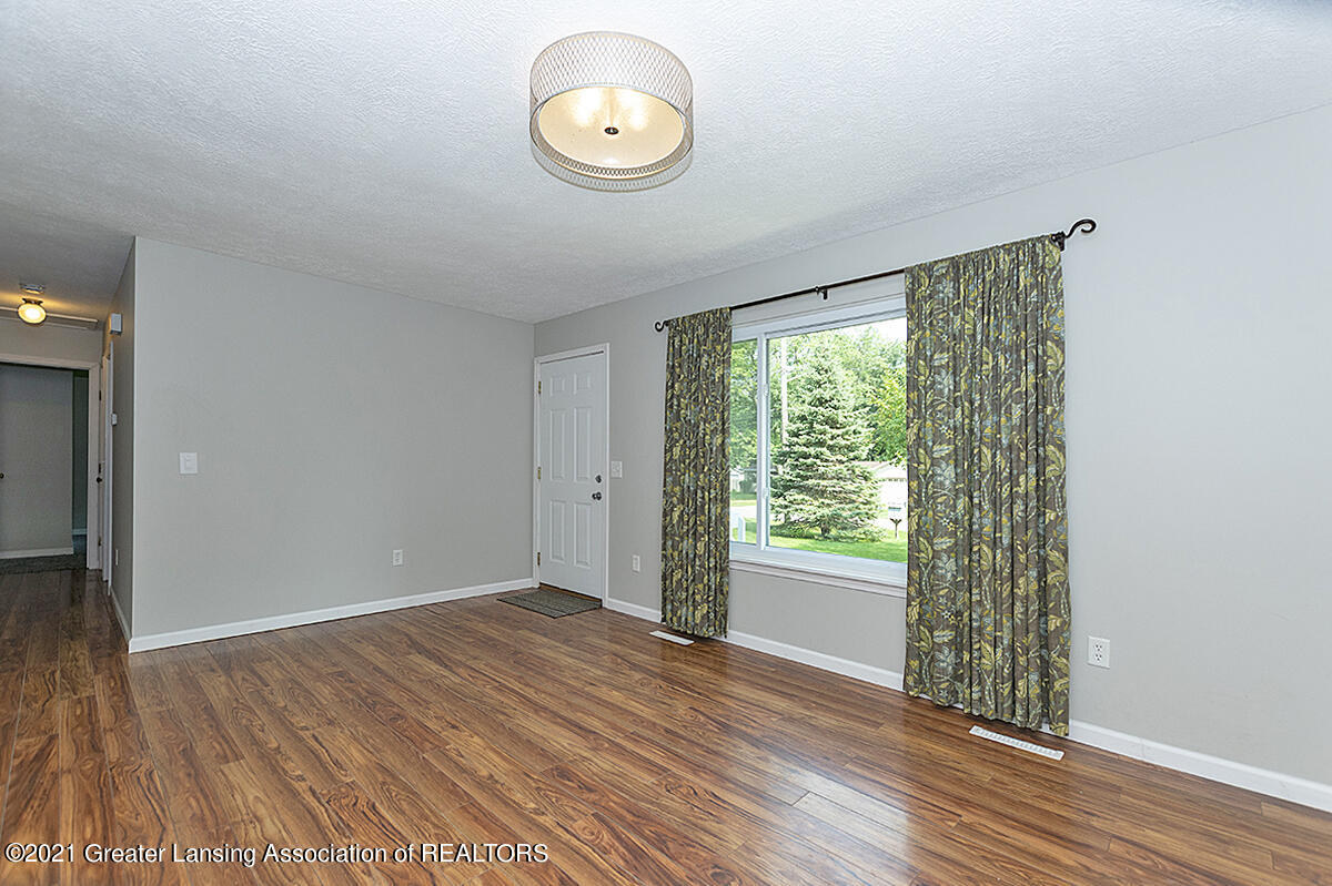 2322 Wabash Road Lansing, MI 48910 - Photo 3 of 23 03