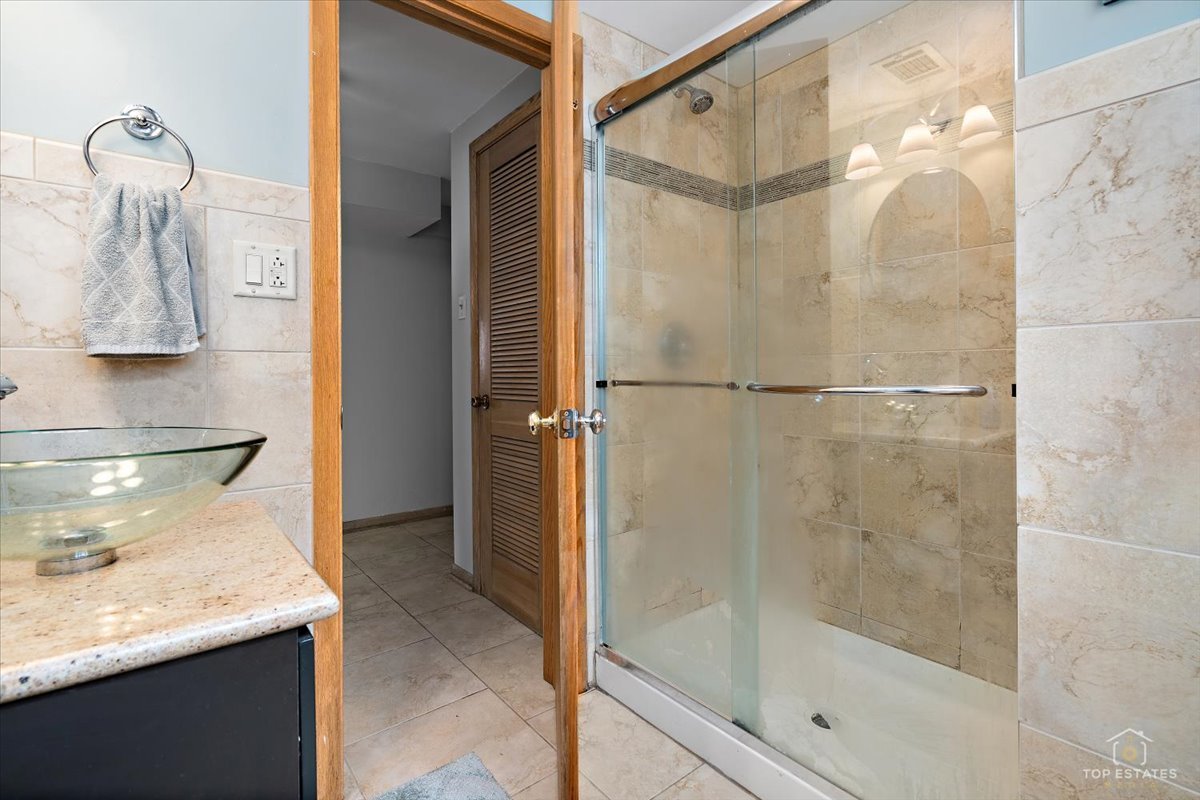 532 North Redfield Court Park Ridge, IL 60068 - Photo 25 of 32
