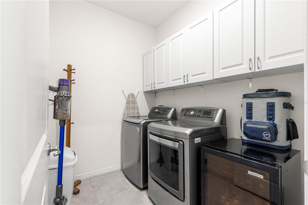 6233 Southwest 89th St Road Ocala, FL 34476 - Photo 28 of 39 a kitchen with a stove and a sink