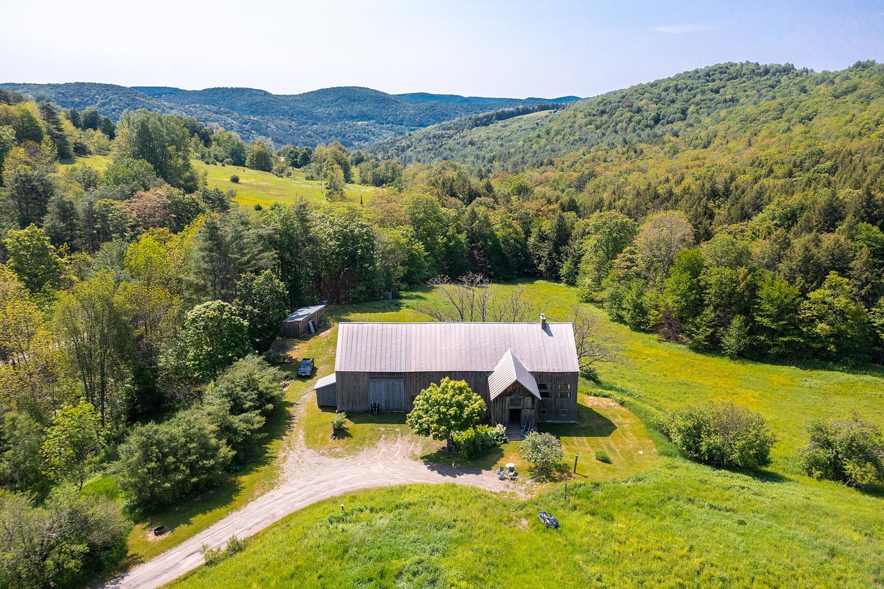 131 Whitney Hill Road Tunbridge, VT 05077 - Photo 4 of 40