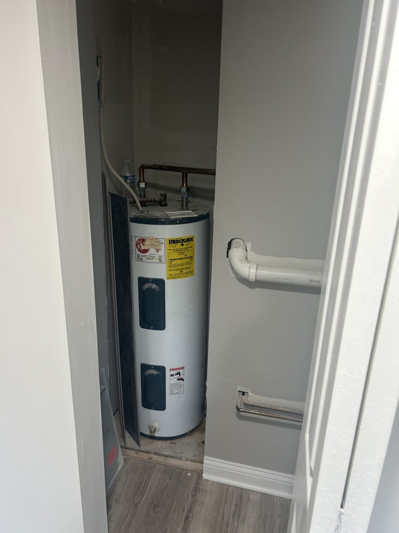 8800 South Harlem Avenue, Unit 808 Bridgeview, IL 60455 - Photo 3 of 10