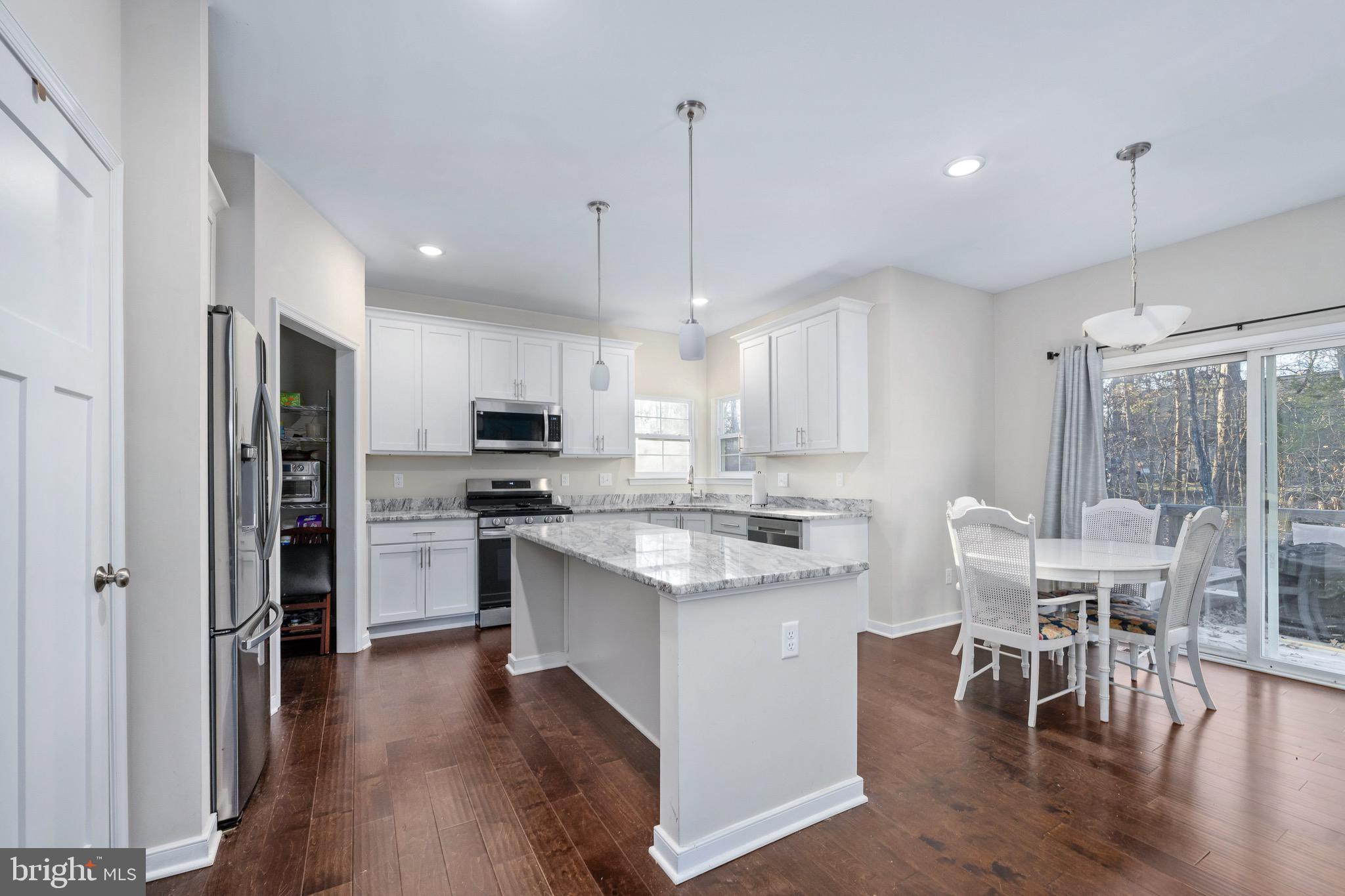 1002 Lakeview Parkway Locust Grove, VA 22508 - Photo 10 of 30 Kitchen with island and stainless steel appliances
