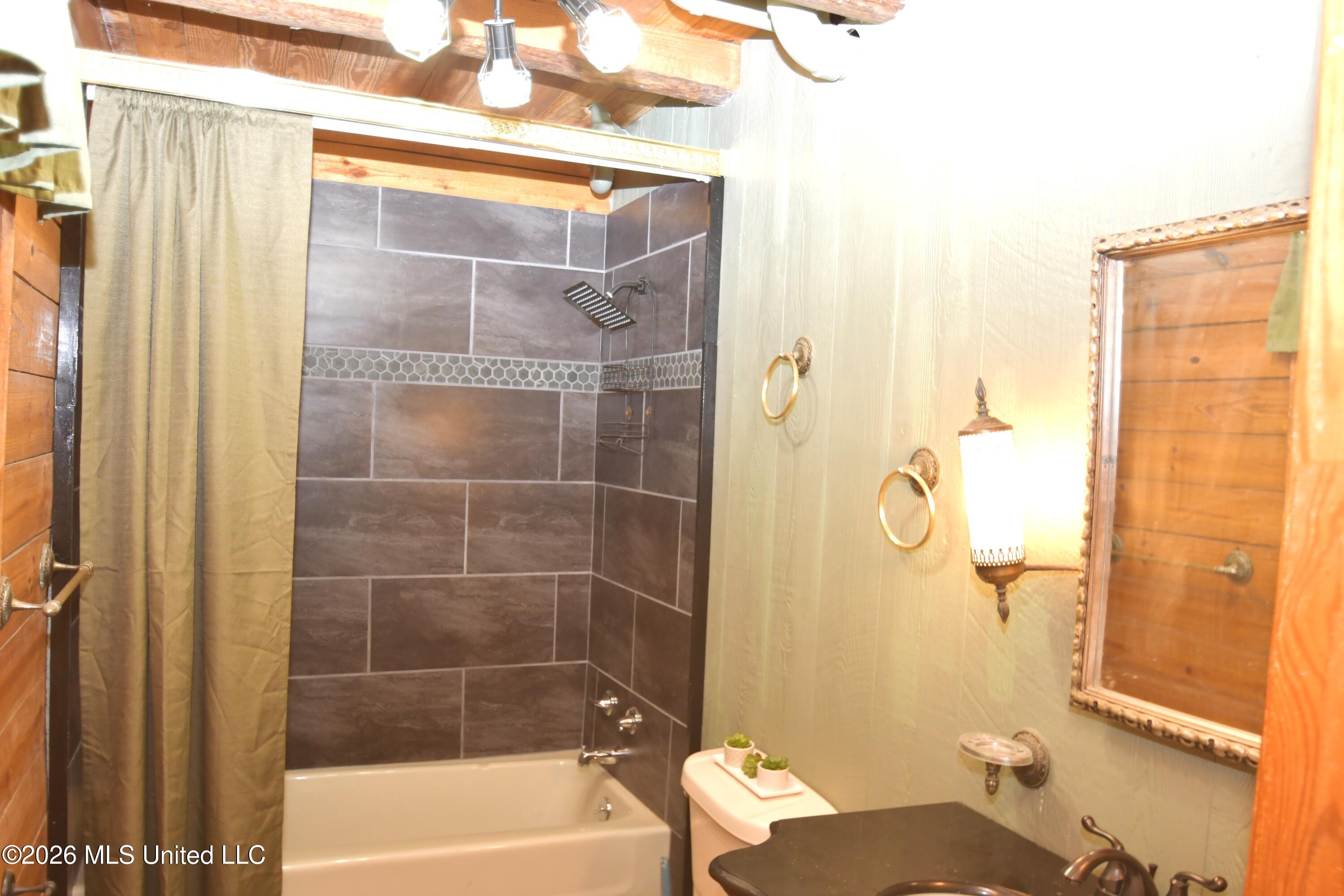 180 Red Oak Road Ashland, MS 38603 - Photo 14 of 33 Hall Bath