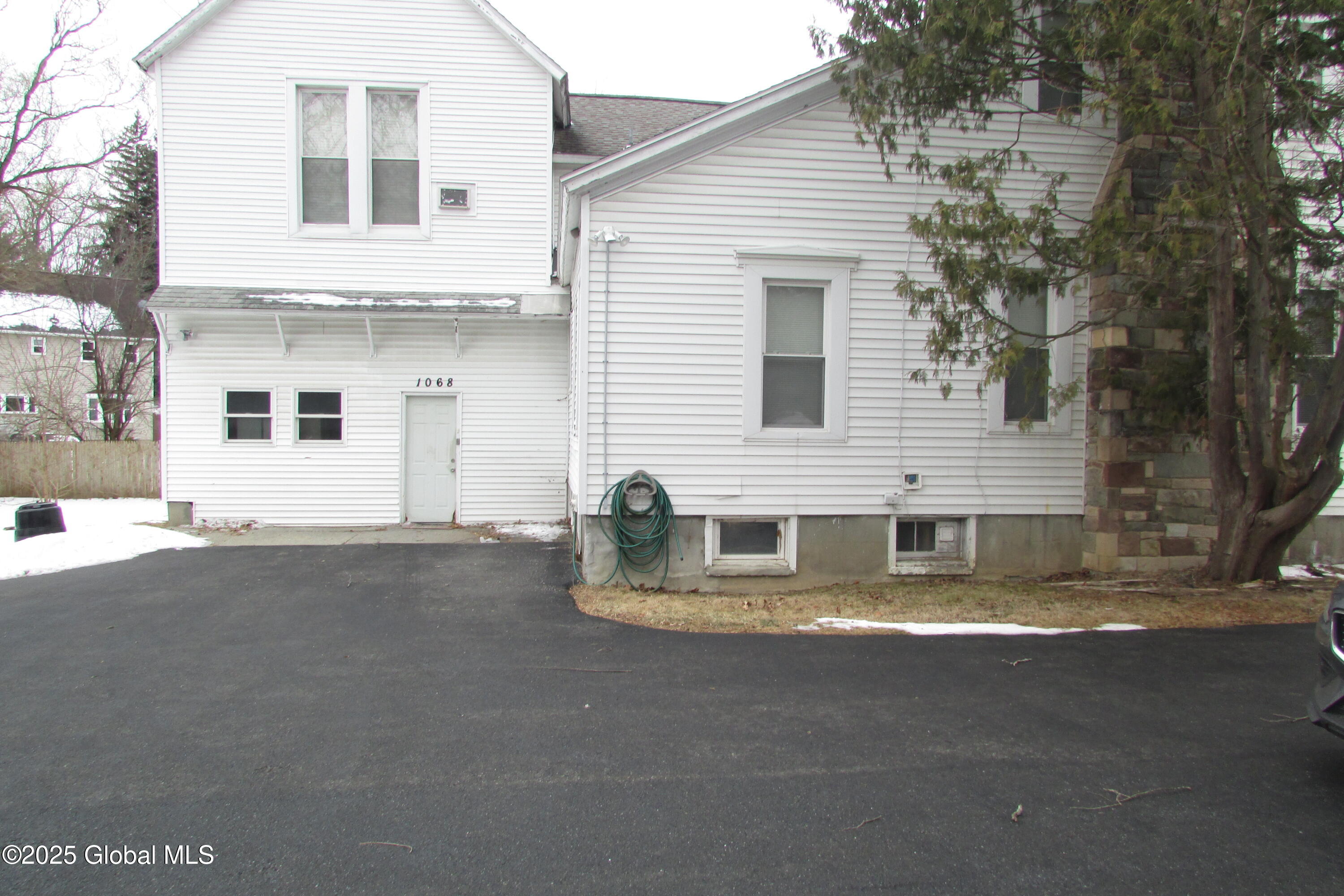 1068 New Scotland Road Albany, NY 12208 - Photo 3 of 51 IMG_2747