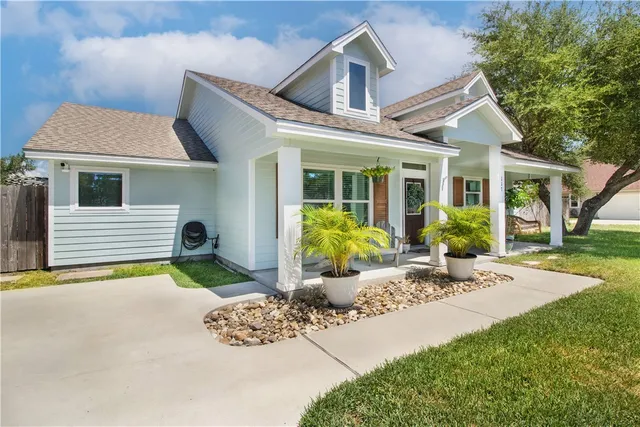 $500,000 | 117 North Santa Clara Drive, Rockport, TX 78382