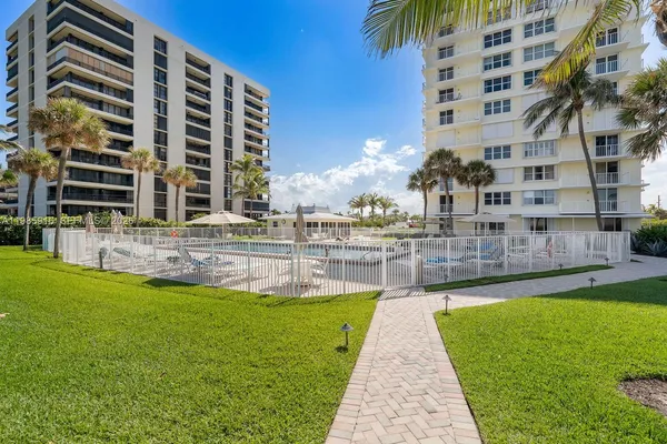 $1,350,000 | 500 Ocean Drive, Unit E12A, Juno Beach, FL 33408