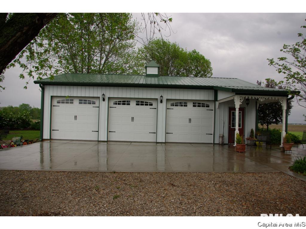 14976 Stagecoach Road Carlinville, IL 62626 - Photo 8 of 36 Gallery Image 8