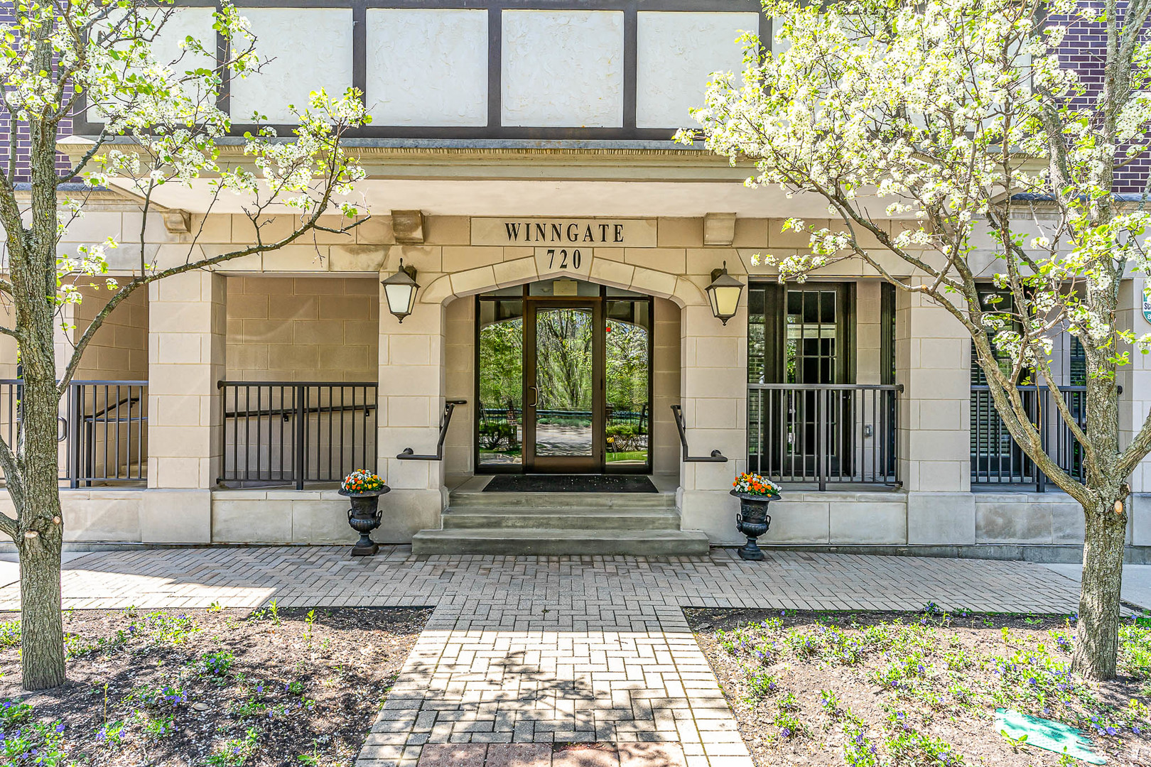 720 Green Bay Road, Unit 2E Winnetka, IL 60093 - Photo 12 of 13 a front view of a building with a garden