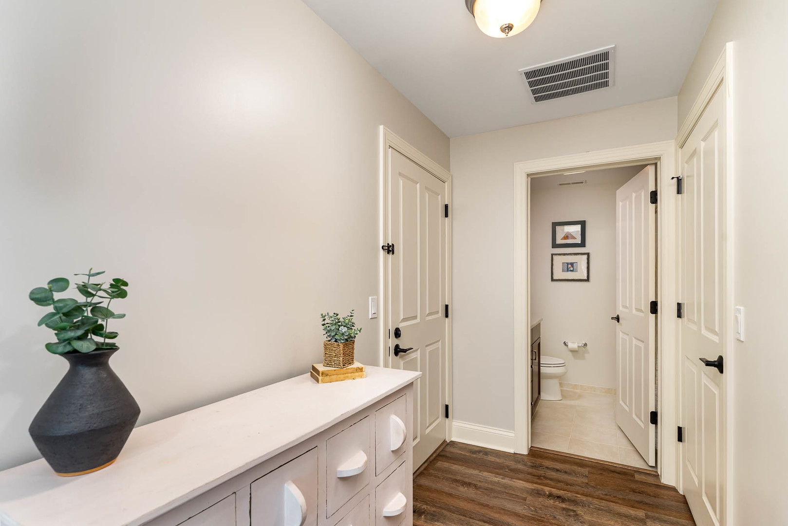 720 Green Bay Road, Unit 2E Winnetka, IL 60093 - Photo 7 of 13 a room with a sink and a mirror