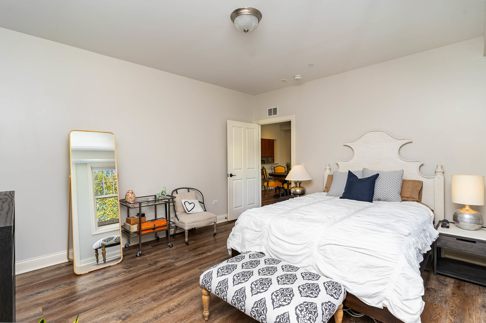 720 Green Bay Road, Unit 2E Winnetka, IL 60093 - Photo 9 of 13 a bedroom with a bed a mirror and desk