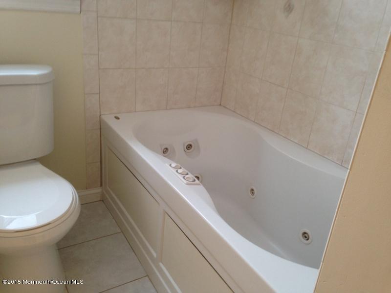 1684 Forge Pond Road Brick, NJ 08724 - Photo 4 of 10 Main Bath