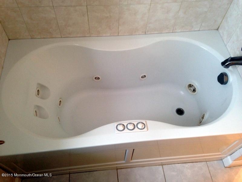 1684 Forge Pond Road Brick, NJ 08724 - Photo 6 of 10 Jacuzzi Brand Tub