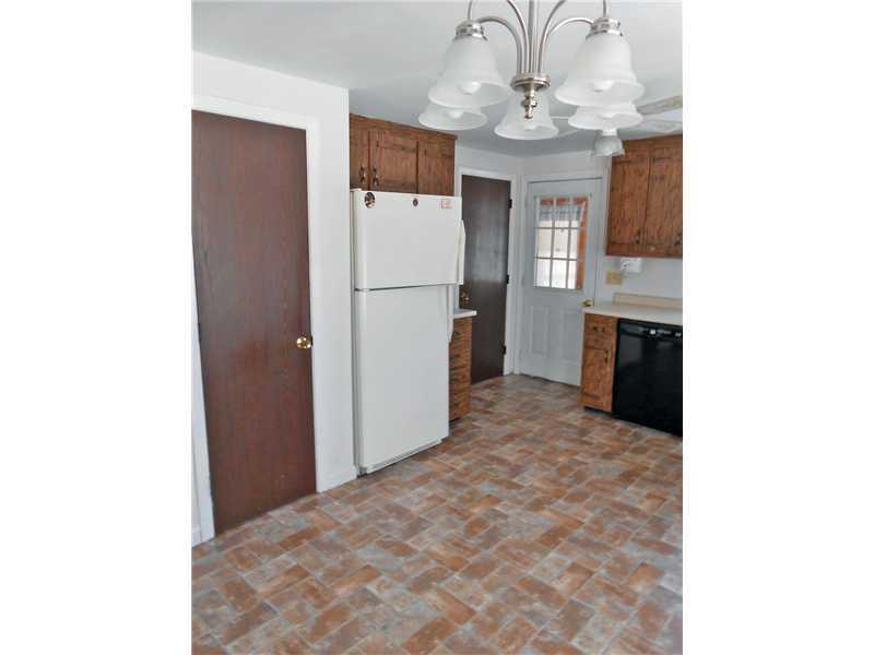 47 South Chester Road Lincoln, ME 04457 - Photo 13 of 29 Kitchen.