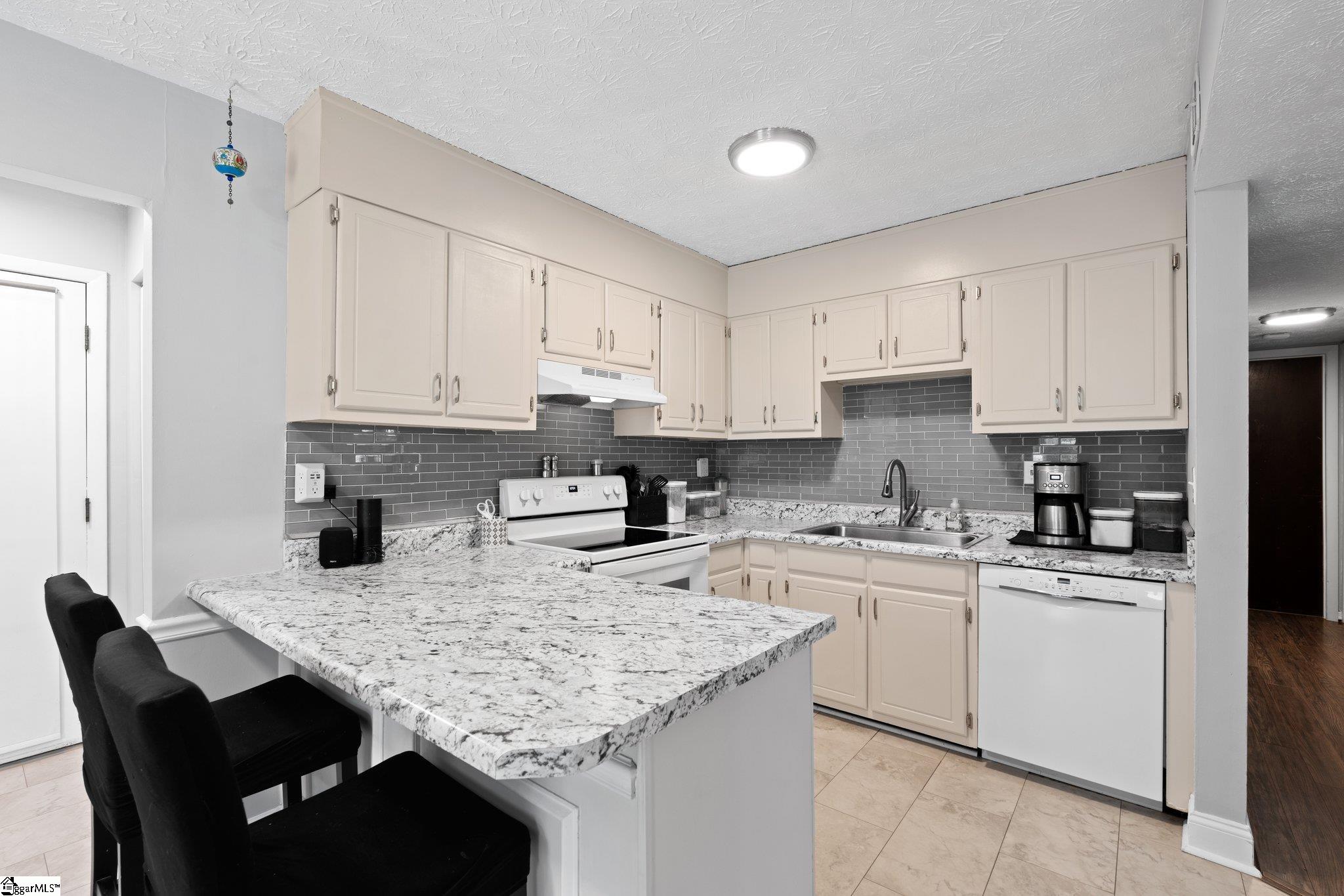 19 Clearfield Road Greenville, SC 29607 - Photo 8 of 23