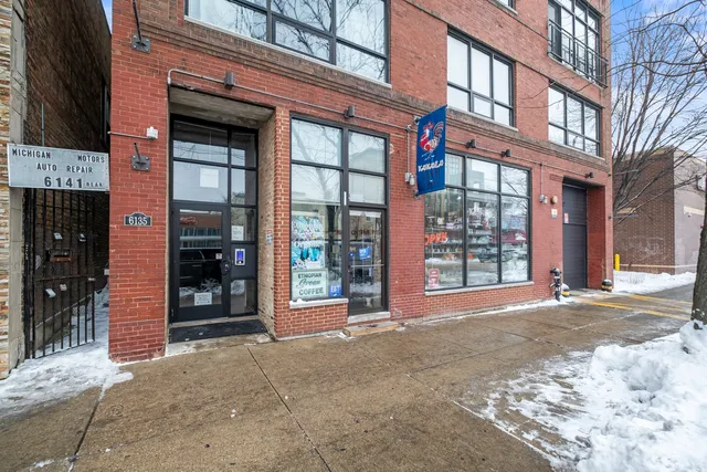 $2,200 | 6135 North Broadway, Unit 300, Chicago, IL 60660