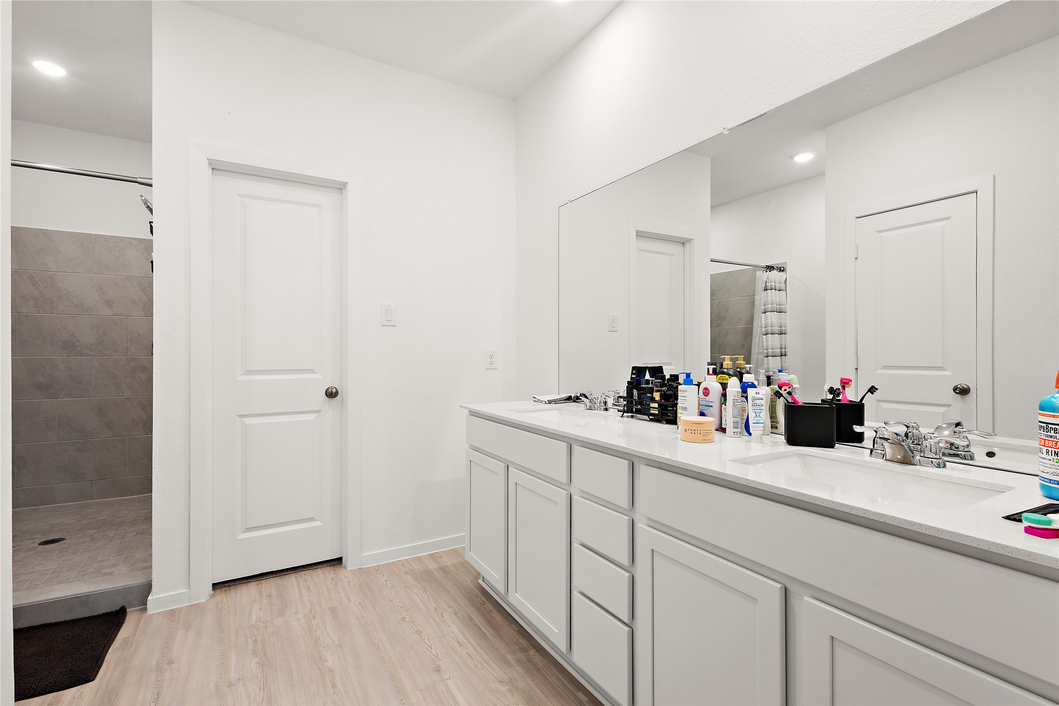 3414 Eden Vly Lane Rosenberg, TX 77471 - Photo 19 of 24 a bathroom with a double vanity sink and mirror
