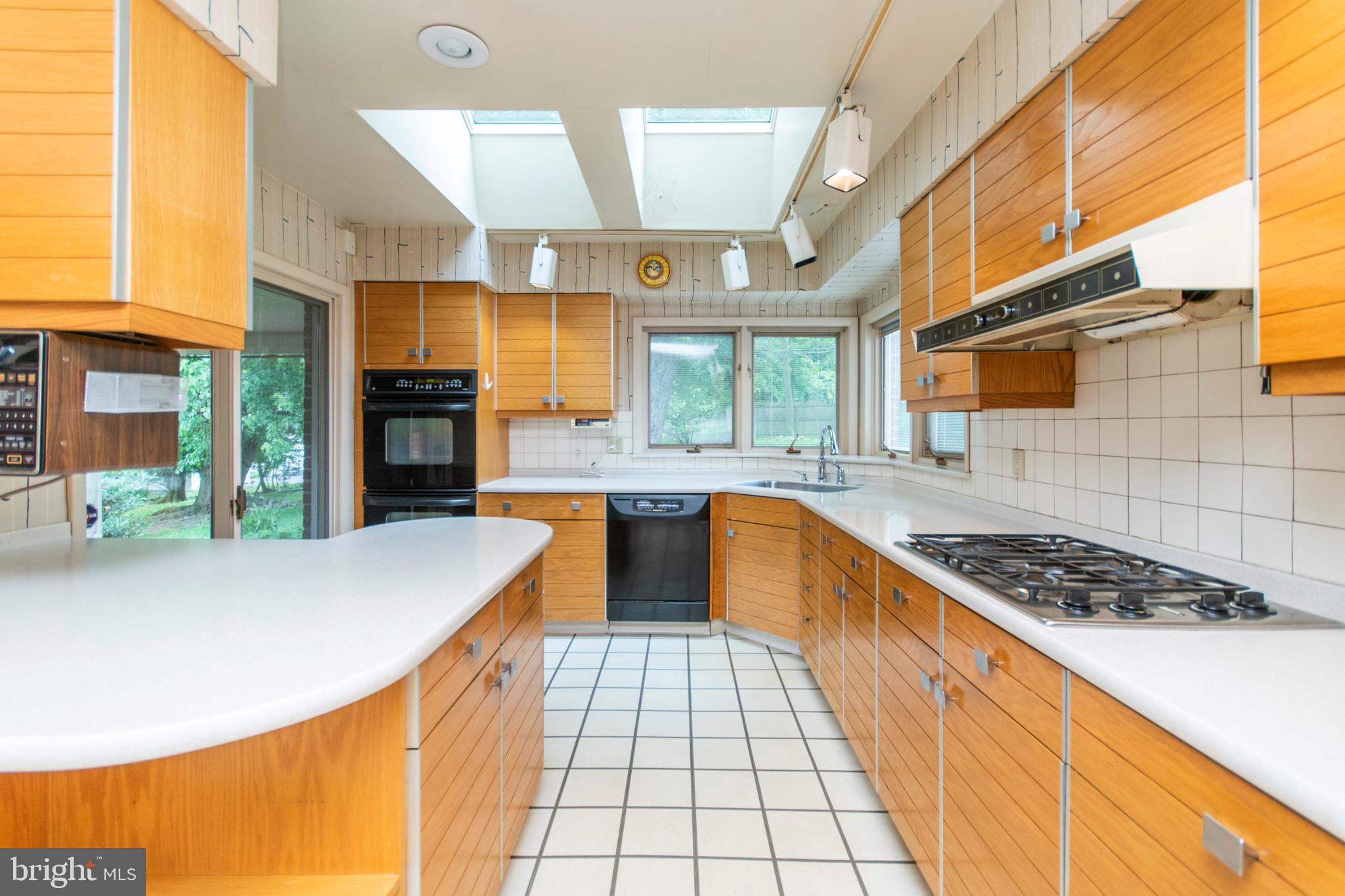 1171 Ballytore Road Huntingdon Valley, PA 19006 - Photo 8 of 31
