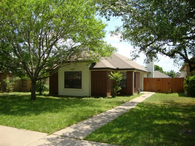 $1,800 | 1007 Black Locust Drive West, Pflugerville, TX 78660