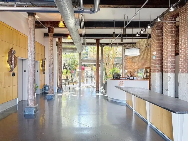 $2,400 | 920 Poeyfarre Street, Unit 208, New Orleans, LA 70130