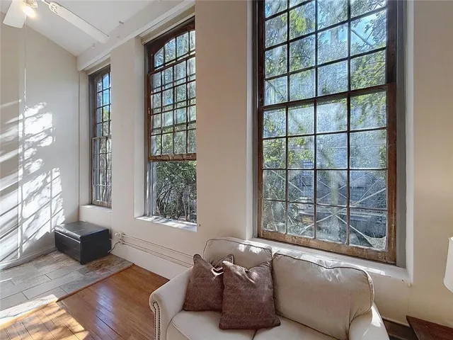 $2,400 | 920 Poeyfarre Street, Unit 208, New Orleans, LA 70130