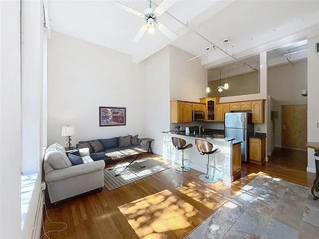 $2,400 | 920 Poeyfarre Street, Unit 208, New Orleans, LA 70130