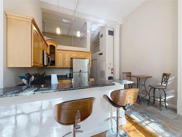 $2,400 | 920 Poeyfarre Street, Unit 208, New Orleans, LA 70130