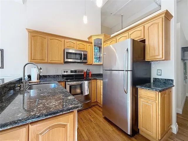 $2,400 | 920 Poeyfarre Street, Unit 208, New Orleans, LA 70130