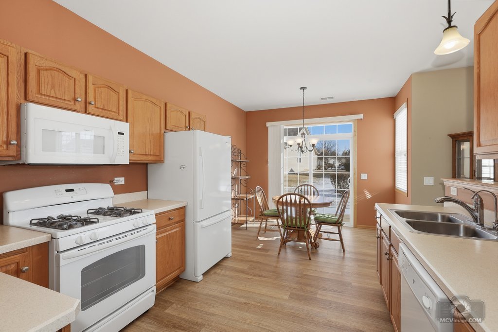 17221 Fontana Lane Lockport, IL 60441 - Photo 8 of 24