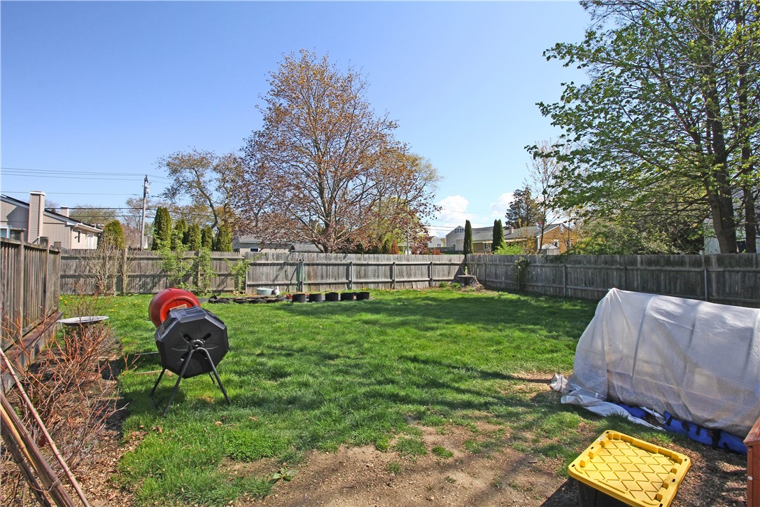 14 Flint Corn Road Portsmouth, RI 02871 - Photo 4 of 31