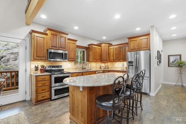 $1,385,000 | 9 Autumn Blaze Lane, Salmon, ID 83467