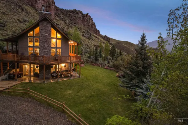$1,385,000 | 9 Autumn Blaze Lane, Salmon, ID 83467