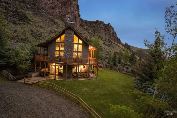 $1,385,000 | 9 Autumn Blaze Lane, Salmon, ID 83467